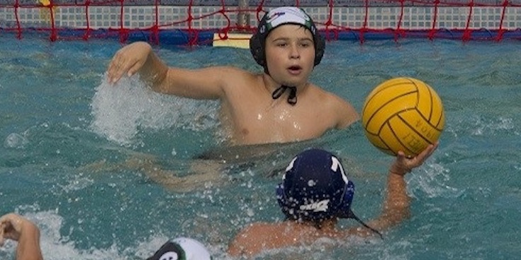 Kids playing water polo