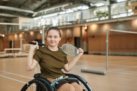 Badminton player in a wheelchair (woman)